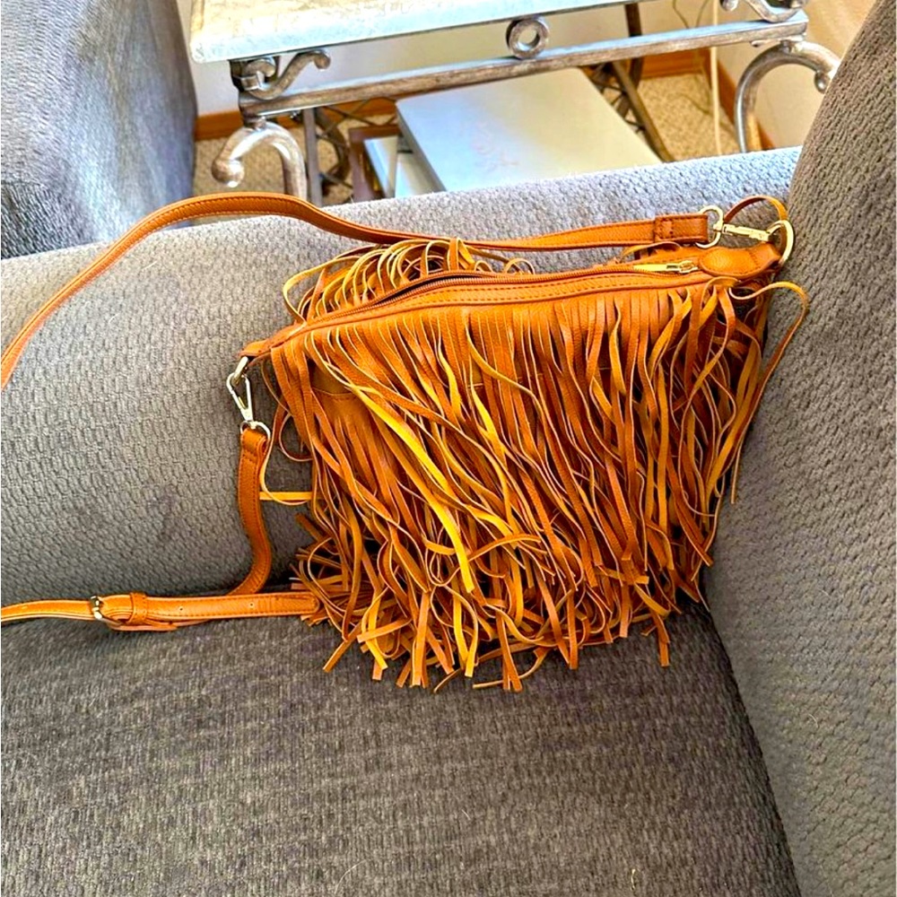 Cute small fringy going out purse. Cross body, lightweight:)